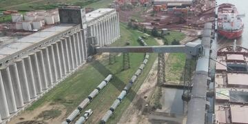 Denuncian que el puerto de Rosario continúa trabajando pese al cese de actividades ordenado por el Ministerio de Trabajo