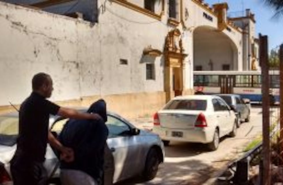 Caen dos chicos de 14 y 15 años por el crimen de la embarazada en la parada de un colectivo