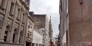 El cielo comenzó a cubrirse pasado el mediodía en la ciudad\u002E