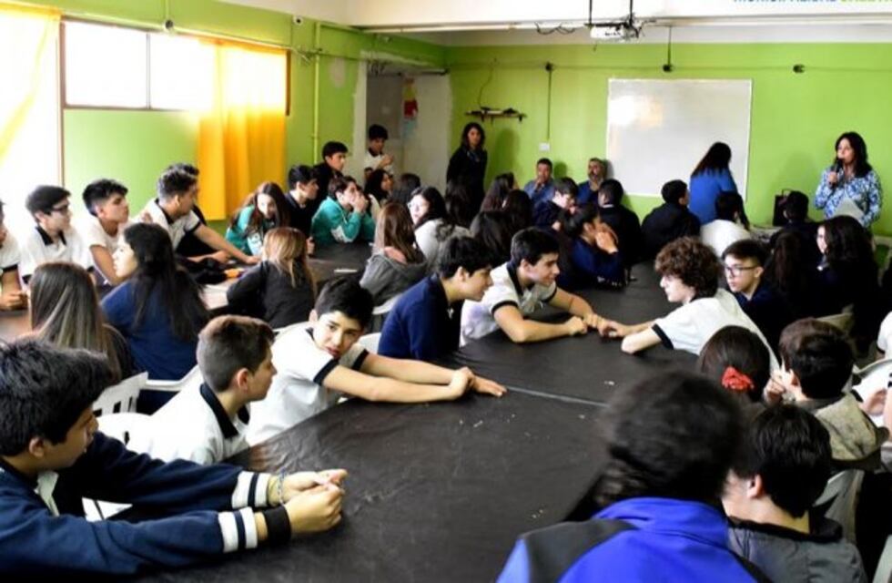 Colegio Aónikenk cierra taller literario contra el bullying