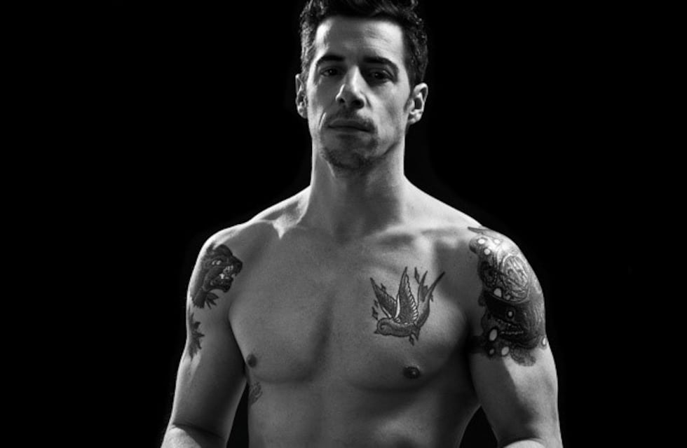 Esteban Lamothe mostró sus nuevos tatuajes y estallaron las redes