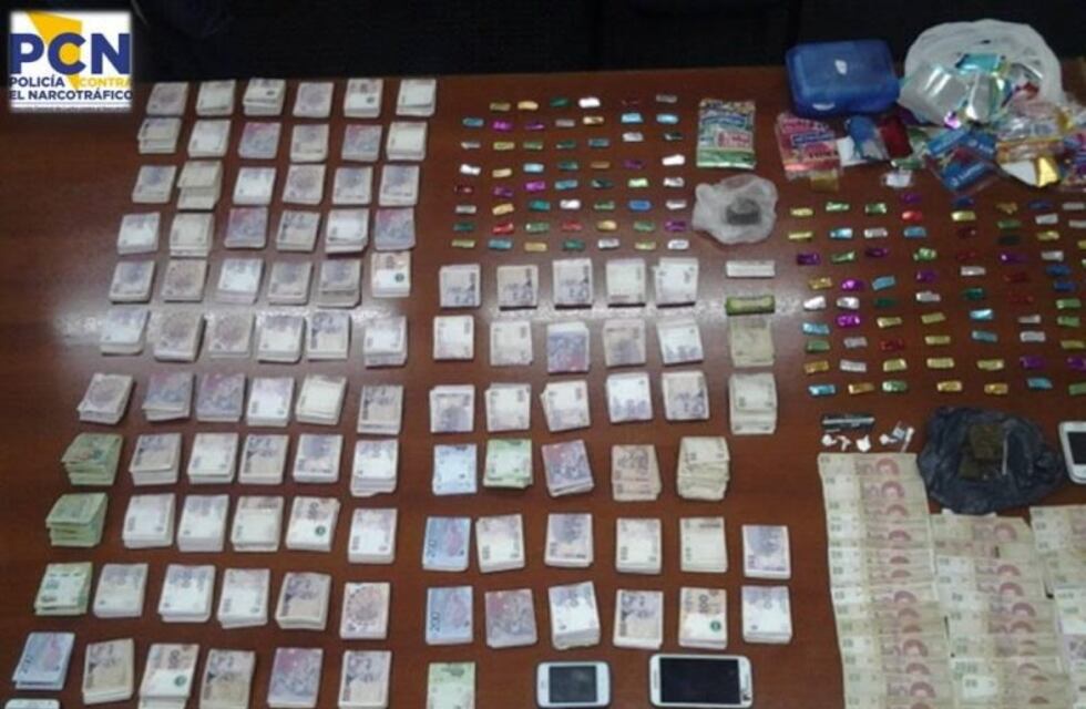 Detuvieron a cuatro mujeres con 140 dosis de cocaína y 130 mil pesos