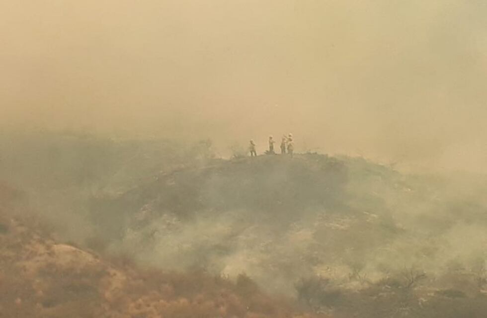 Así se encuentra el Cerro Arco mientras trabajan intensamente para apagar el fuego