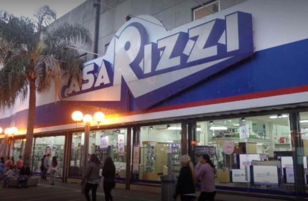 Una casa de electrodomésticos pasó videos porno durante dos horas