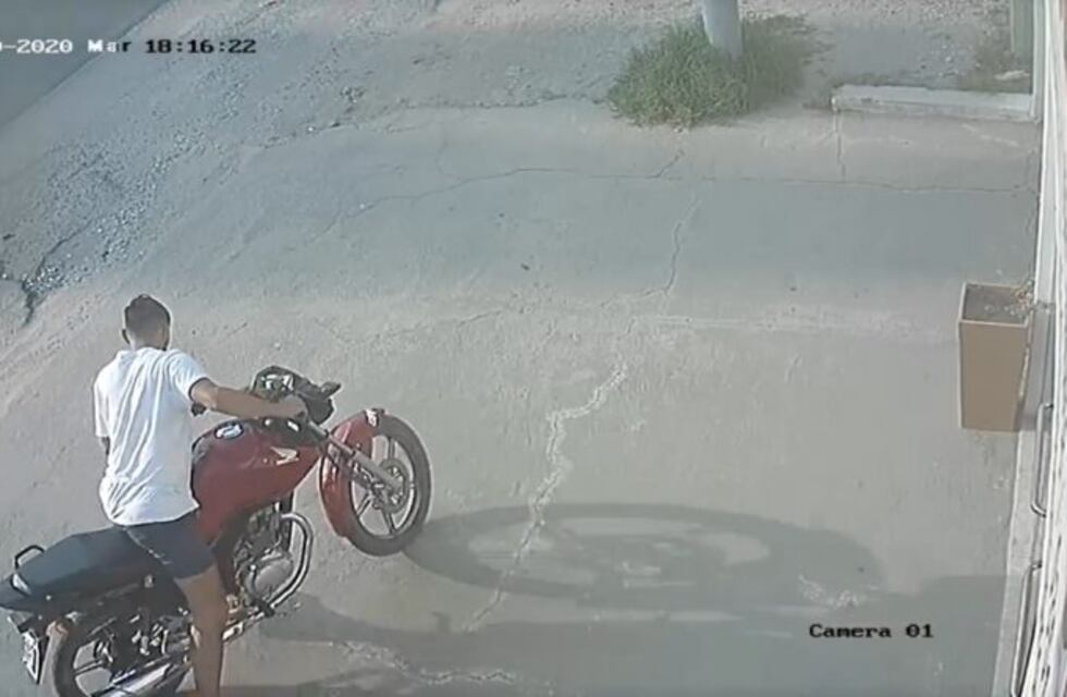 Bialet Massé: le robaron la moto, persiguió al ladrón y lo atraparon en Córdoba Capital