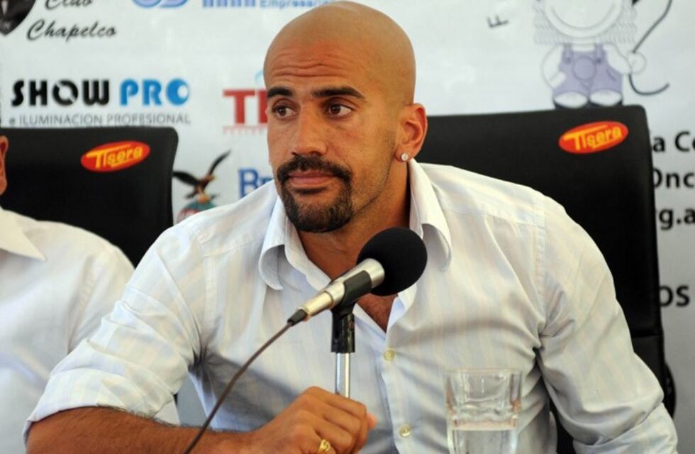 Estudiantes analiza reducir el salario de los jugadores