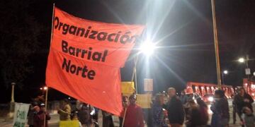 Ambientalistas manifestando en el puente Méndez Casariego\nCrédito: Facebook