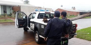 Un hombre se robó unos tirantes de una casa