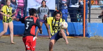 Las Lobas y Paso a Paso fueron los campeones del Beach Fútbol
