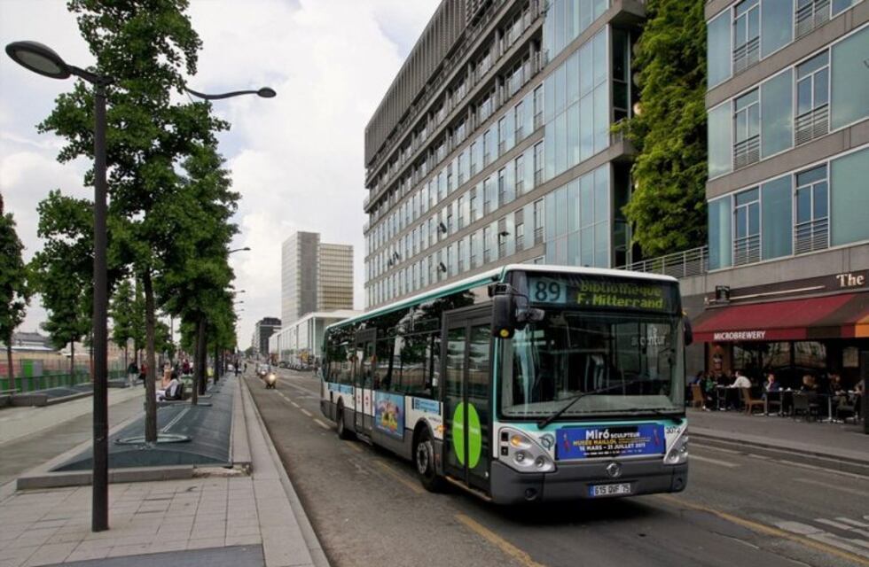 Hizo bajar a todos los pasajeros del colectivo por no ayudar a un hombre con discapacidad
