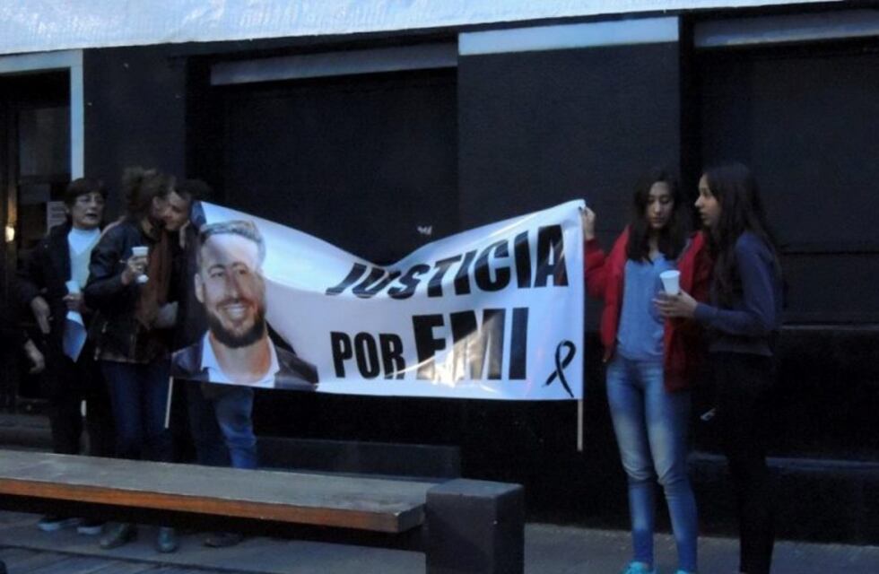 Detuvieron a un policía ligado a la muerte de un santafesino golpeado en un boliche