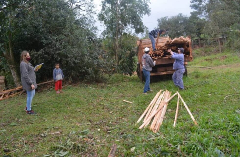 Siguen las tareas de de limpieza en las colonia de Montecarlo