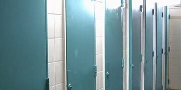 La iniciativa busca que los baños sean prioridad para quienes tienen incontinencia\u002E (Archivo)