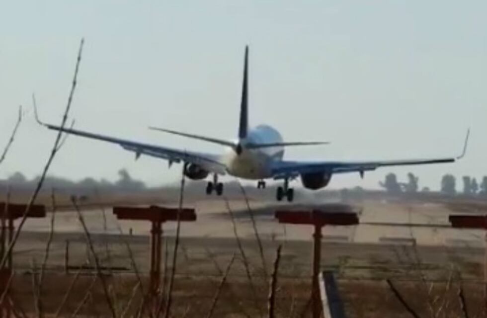 Así pudo aterrizar un Boeing en Córdoba con el fuerte viento de la tarde