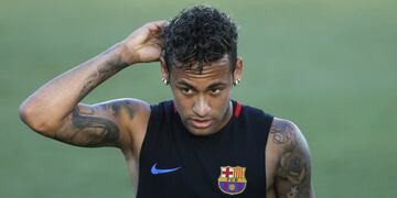 GRA489\u002E MIAMI (ESTADOS UNIDOS), 27/07/2017\u002E- El delanetro brasileño del FC Barcelona Neymar durante el entrenamiento celebrado esta tarde en La Universidad Barry de Miami, previo al partido de la Champions Cup que les enfrentará al Real Madrid el próximo sábado\u002E EFE/JuanJo Martín