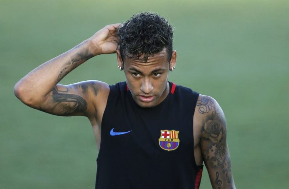 Desde España aseguran que Neymar ya le comunicó a sus compañeros del Barcelona que se va al PSG