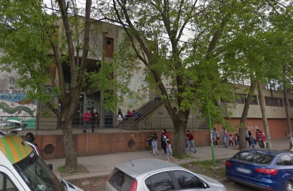 Detuvieron a un hombre por acosar a jóvenes en un buffet de una escuela en La Plata