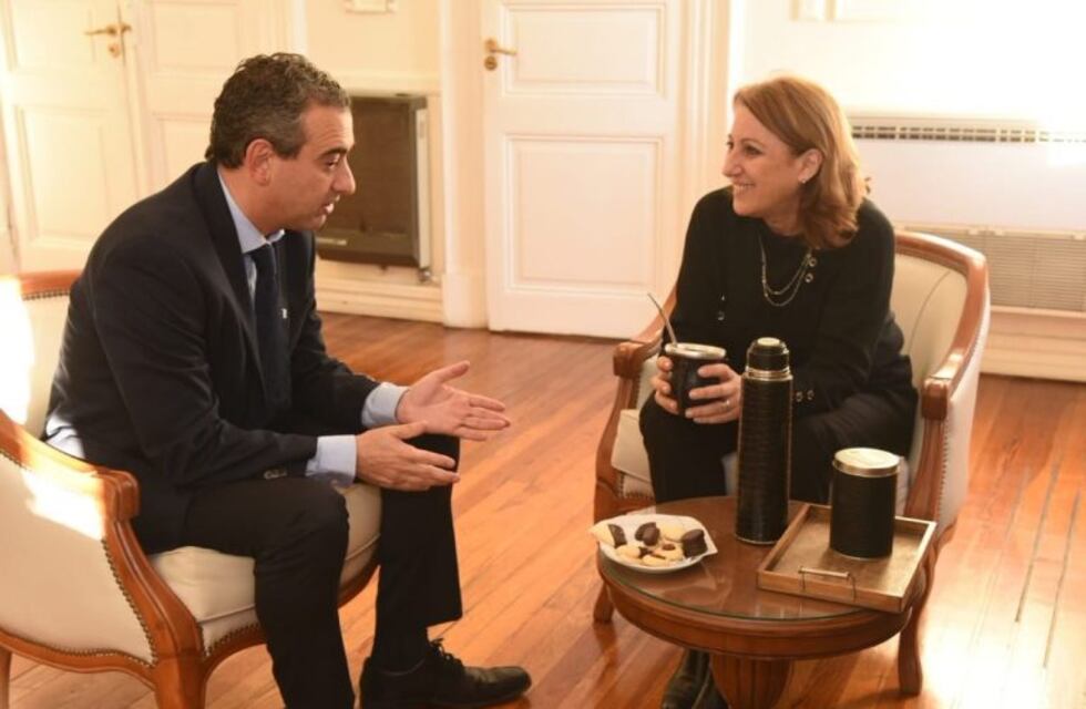 Gabinete, transición y presupuesto, ejes del primer encuentro Javkin - Fein