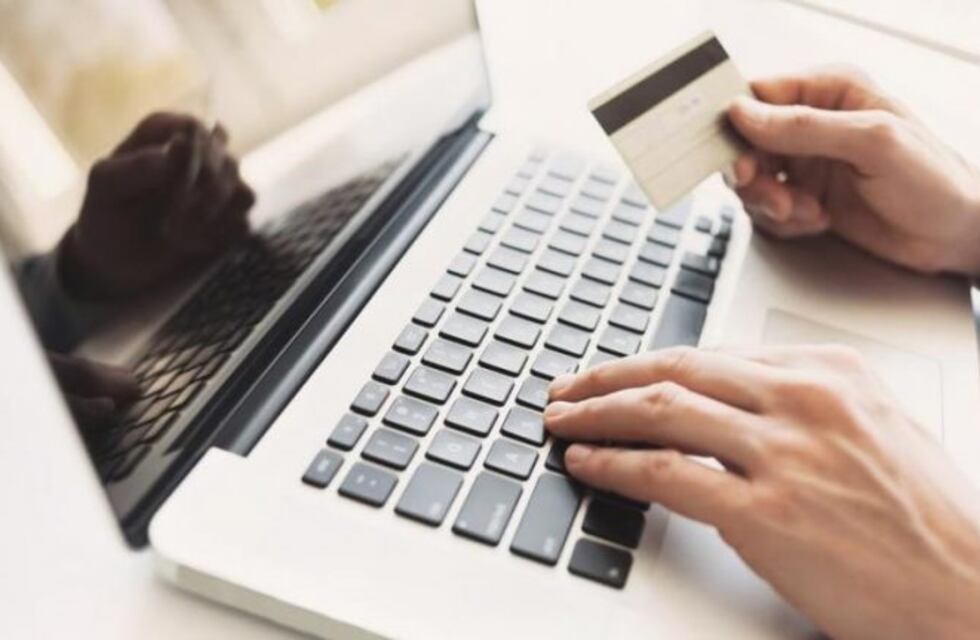 Pactó una compra por Facebook pero cuando llegó lo asaltaron