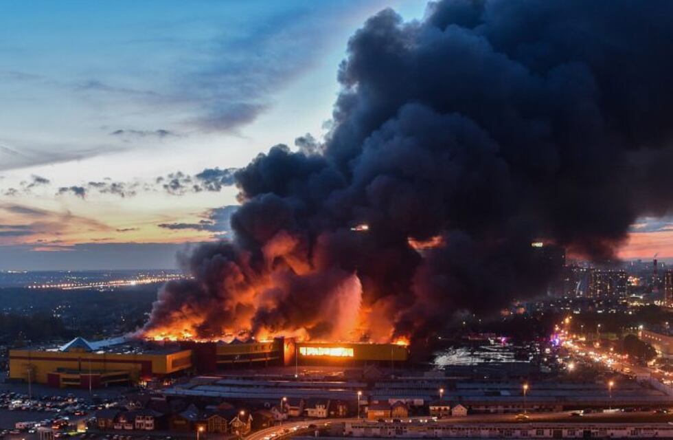 Feroz incendio en un shopping de Rusia
