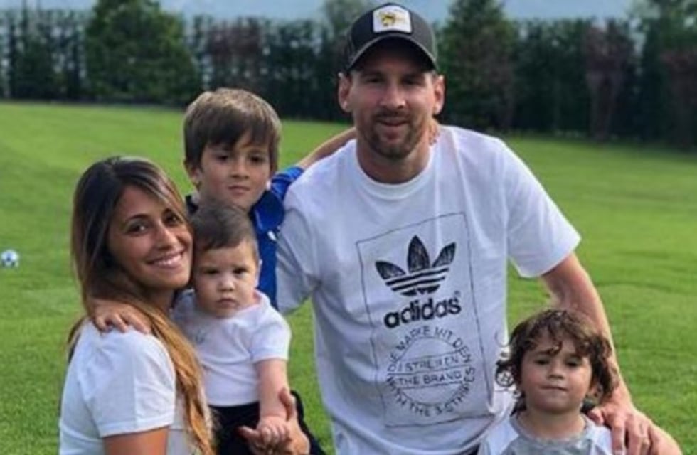 La divertida y tierna foto de Leo Messi junto a Hulk, su gigantesco perro