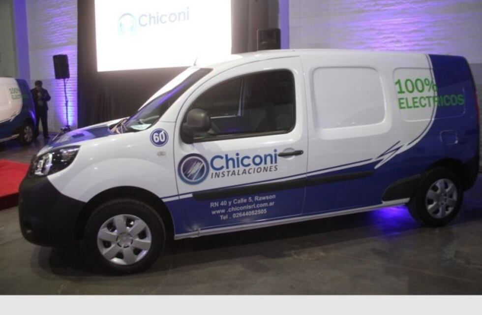 Los primeros vehículos eléctricos ya circulan en San Juan