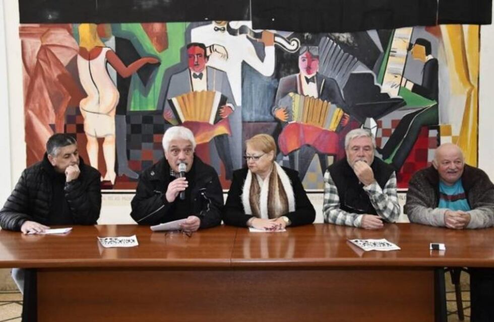 La Asamblea de Jubilados presentó la Carpa de la Resistencia contra el cierre del Pami en Quequén