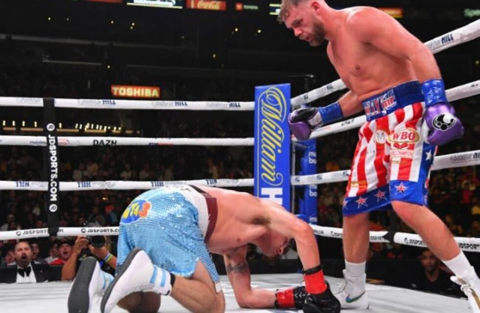 El entrerriano Cóceres cae tras un impactante nocauten el ring del Staples Center
