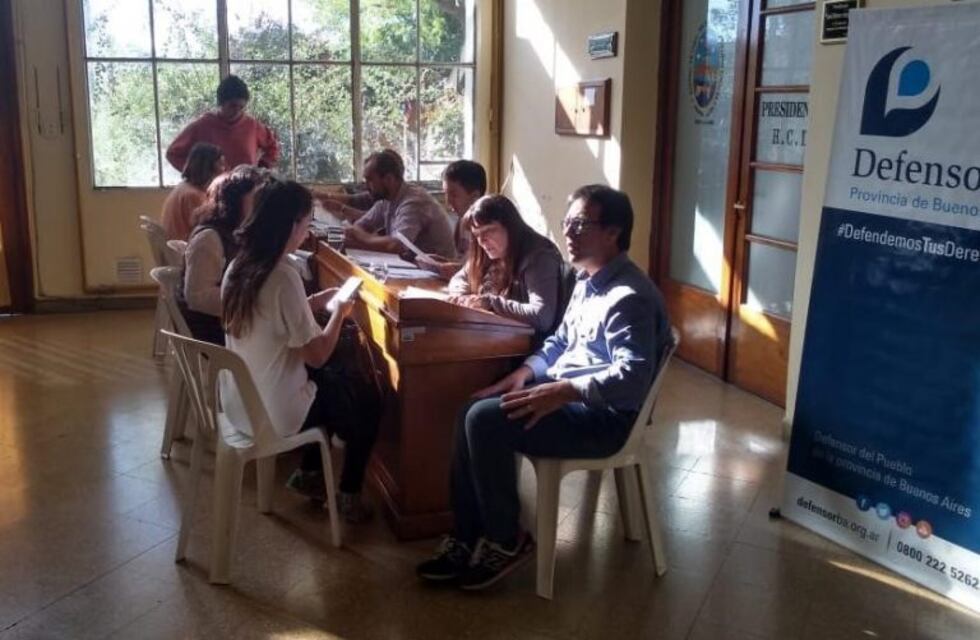 El representante de la Defensoría del Pueblo recibió reclamos en el HCD