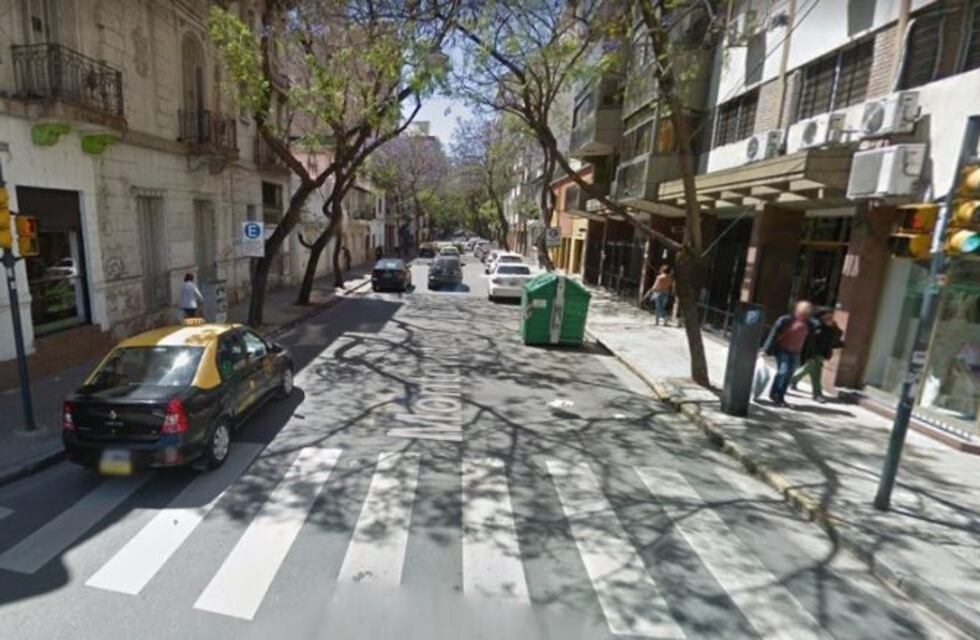 Abandonaron una obra céntrica y dejaron desagües clandestinos y una pared electrificada