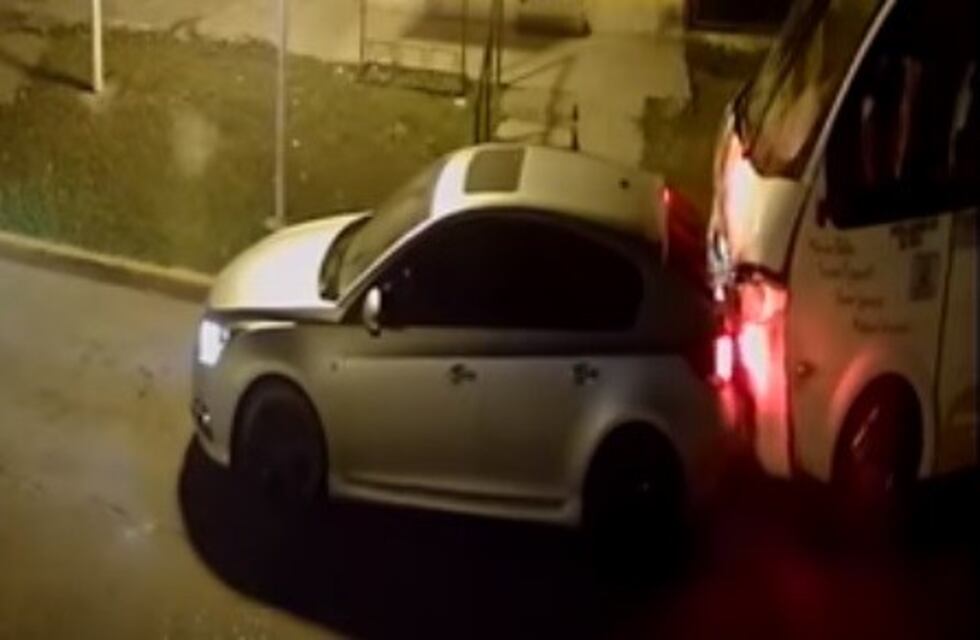 Hizo marcha atrás, destrozó un colectivo, pide disculpas y dice que no se acuerda de nada