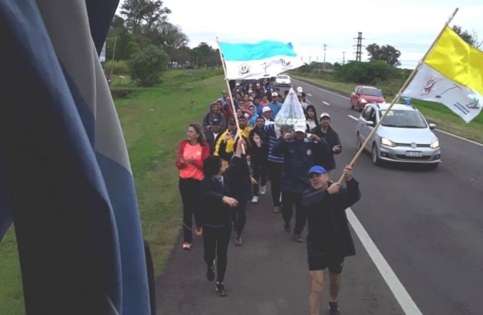 Partió peregrinación universitaria rumbo a Itatí