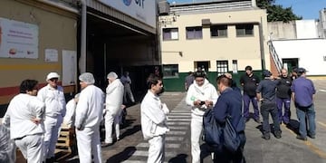 Una de las fábricas más antiguas del país anunció el cierre de una de sus plantas y el despido de 150 empleados.
