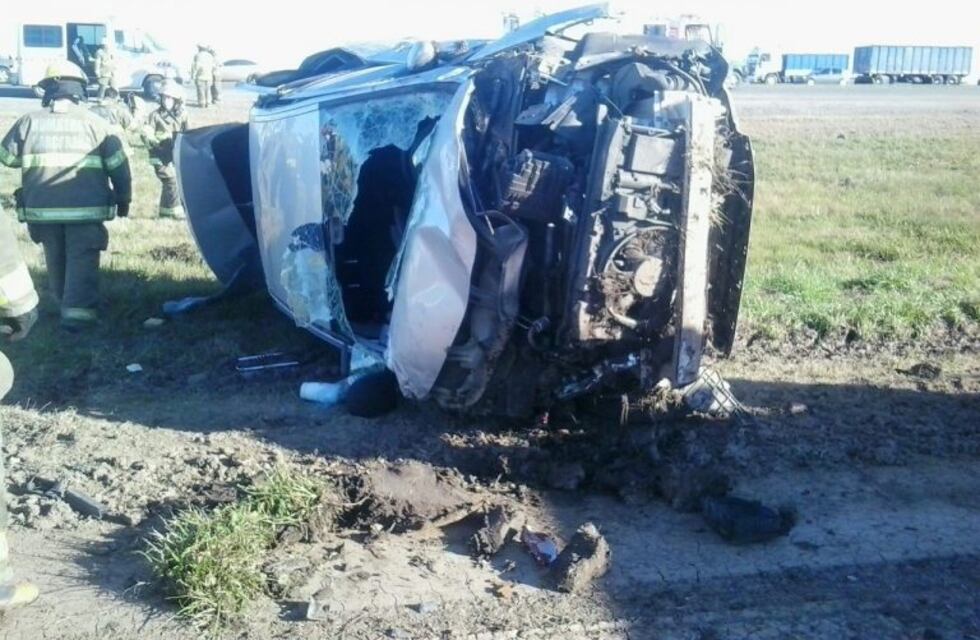 Un auto volcó en la autopista Rosario - Córdoba y cuatro personas resultaron heridas