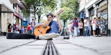 El cantante y mu00fasico Marcelo Moyano sufriu00f3 una fractura de cadera y deberu00e1 ser operado en el Hospital Provincial de Rosario\u002E