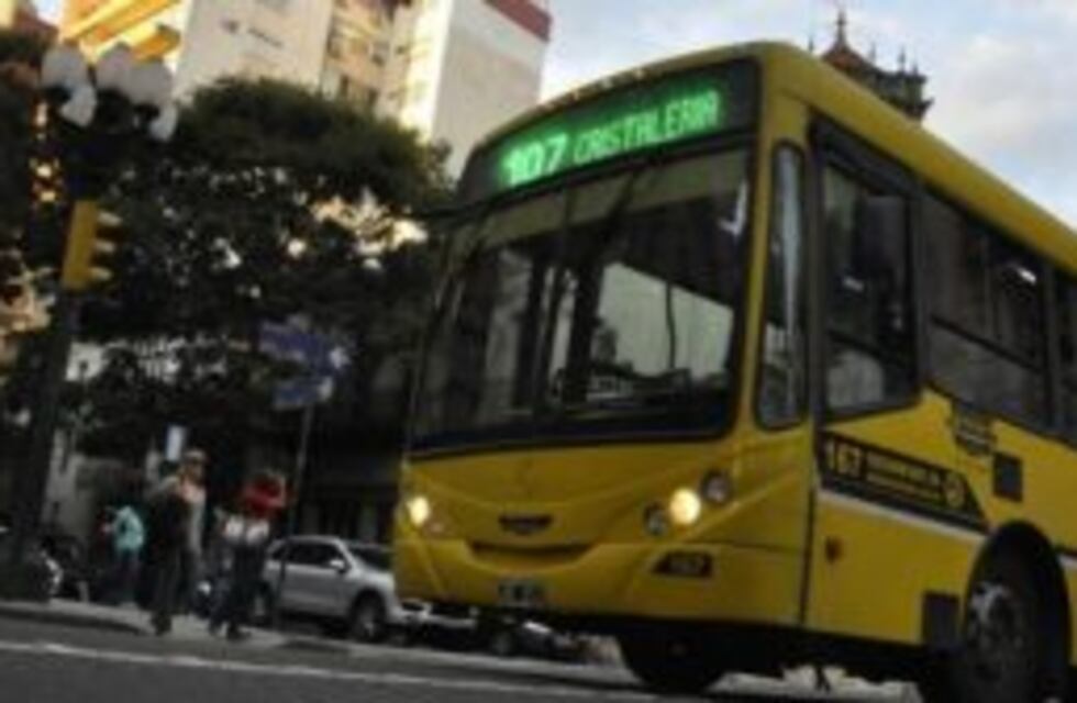 Colectivero al que asaltaron salvajemente, denuncia que Rosario Bus lo abandonó