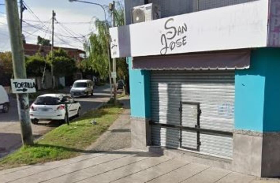 Laferrere: dos delincuentes asaltaron una panadería y le robaron a los clientes