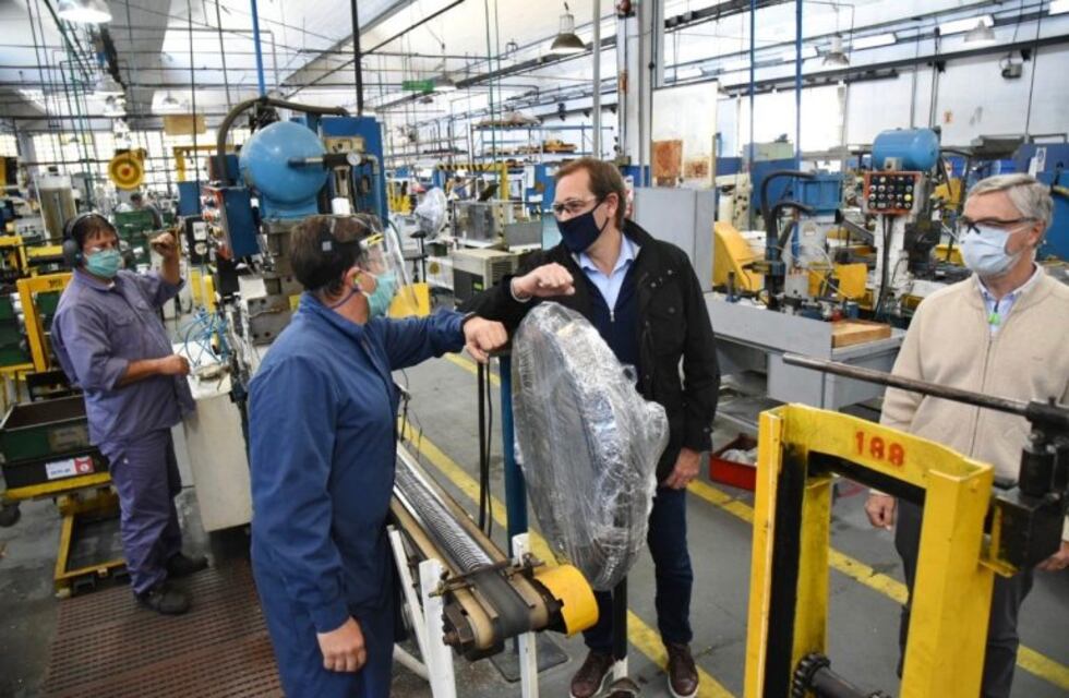 Habilitan a funcionar a otras seis empresas y a productores florícolas de La Plata