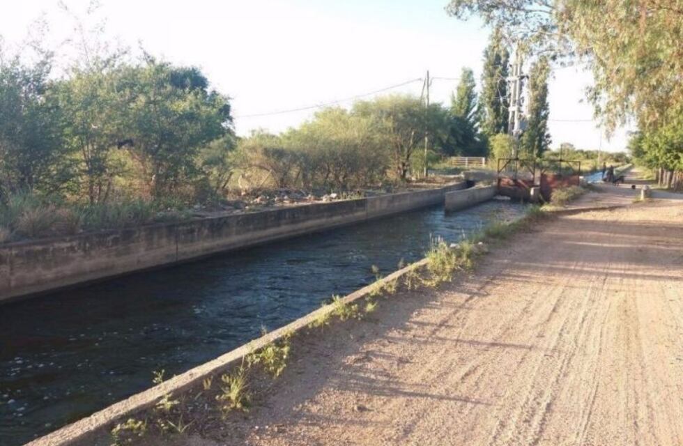 Mujer policía salvó a un nene de ahogarse