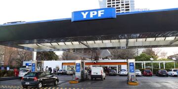 Estaciones de servicio YPF (Clarín)\u002E