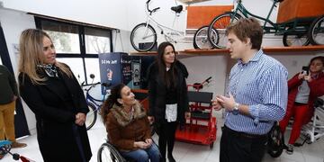Michetti recorrió una fábrica rosarina de bicicletas inclusivas (@gabimichetti)
