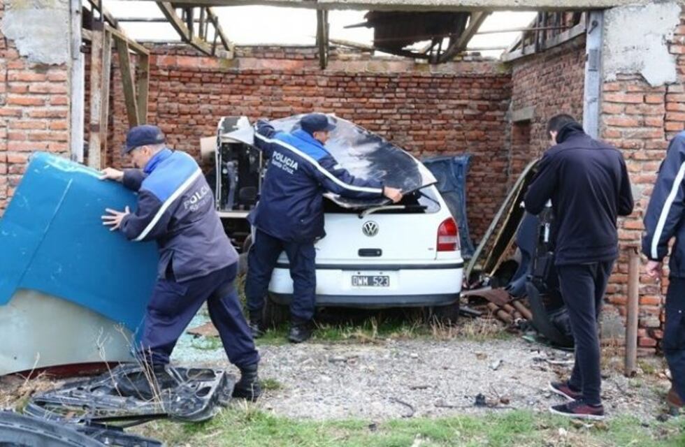 Detienen a hombre que robó un auto contratando una grúa