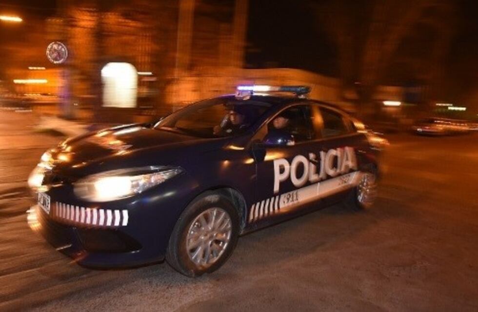 Hizo un boquete en el techo para robar, lo descubrieron y quedó detenido