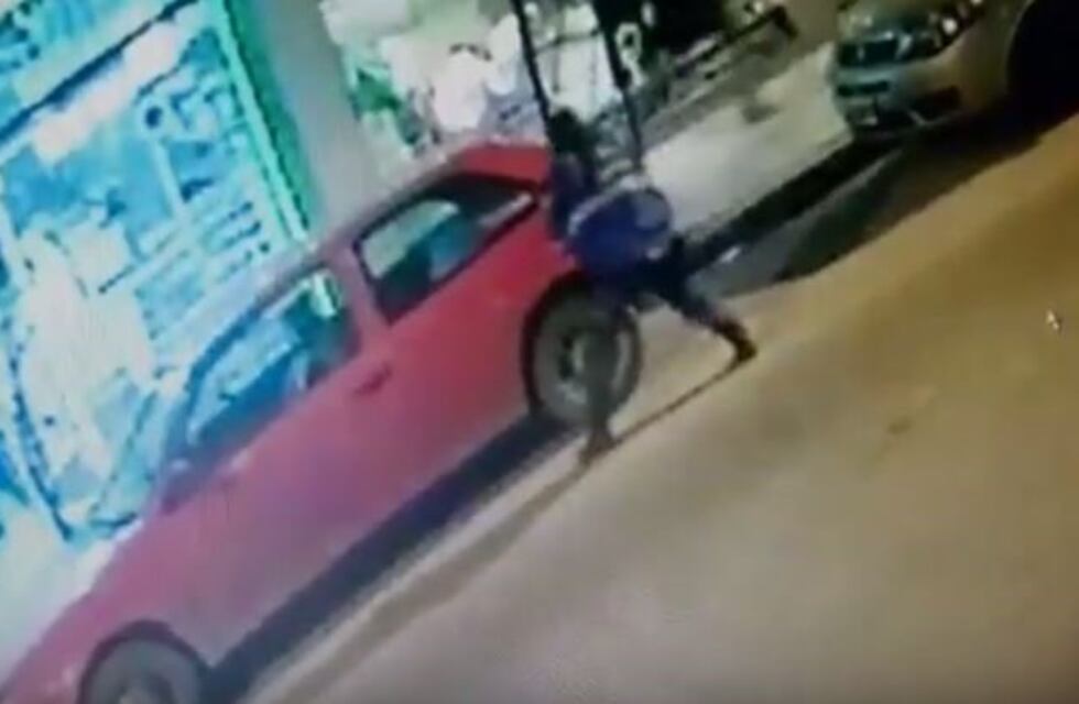 Asaltan a dos mujeres policía en pleno centro de Mar del Plata y les roban las armas