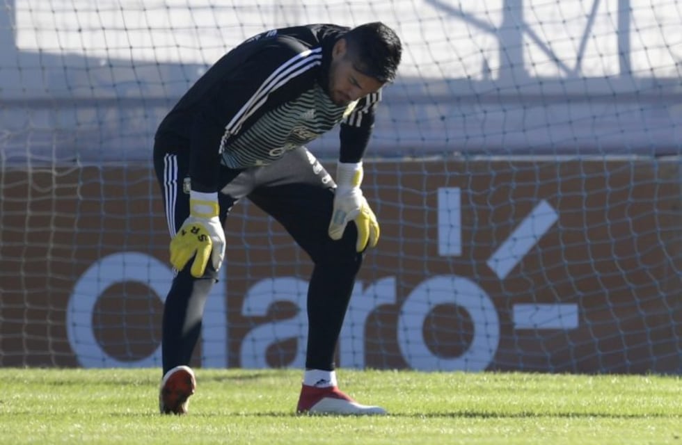 Compañeros y famosos le enviaron mensajes de apoyo a Sergio Romero