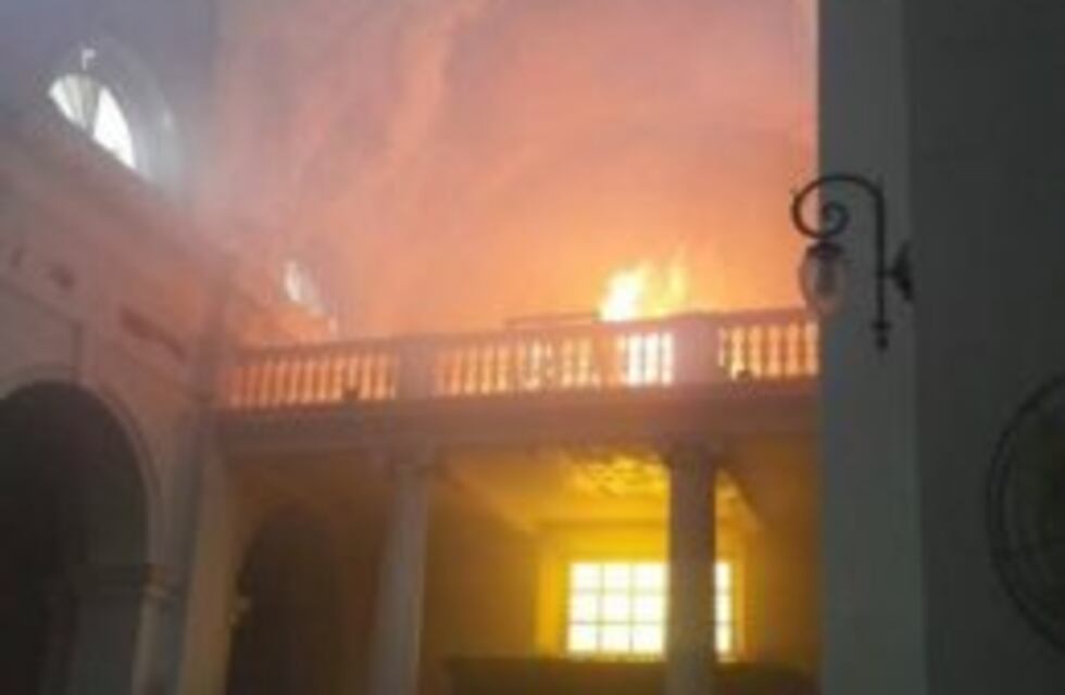 Habría tres sospechosos por el incendio en la catedral de San Nicolás