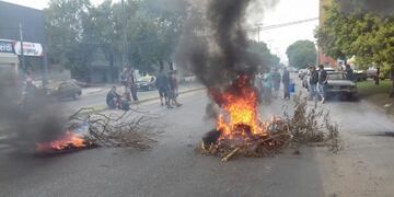 Piquete de los trabajadores de Mefro Wheels frente a la fu00e1brica