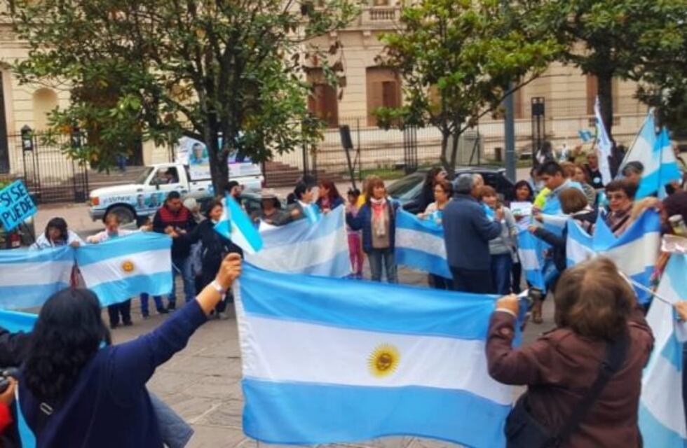 Morales convocó a marchar "por la defensa del futuro en paz"