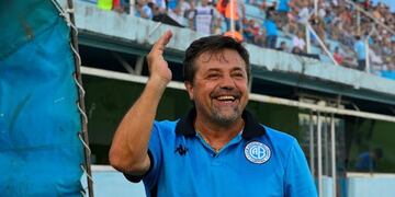 El entrenador cumplirá con el aislamiento y después reasume\u002E