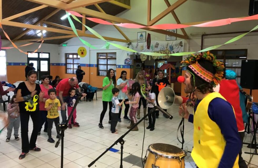 El jardín N°13 Zhioshi cerró la semana de los jardines a puro ritmo